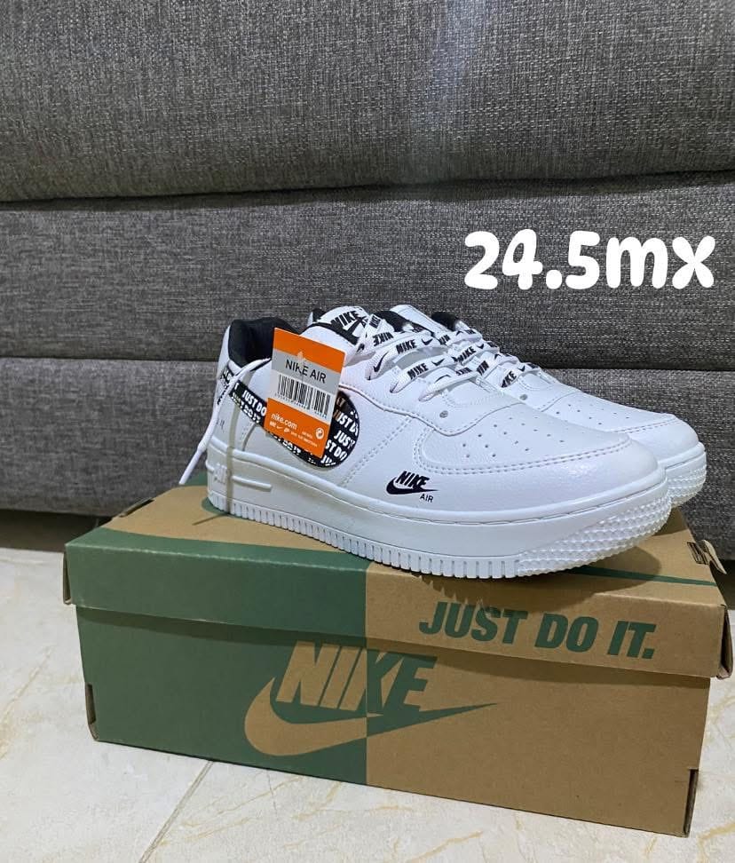 Customer photo review of Tenis 270 Blanco Negro Negro