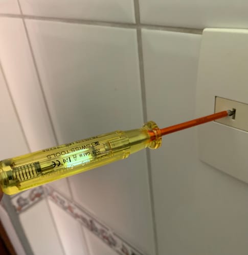 Customer photo review of PB Swiss PB 175.1-75 LED CN 100-250 VAC Phase Tester & Slotted Screwdriver, 3.5 x 0.5 mm