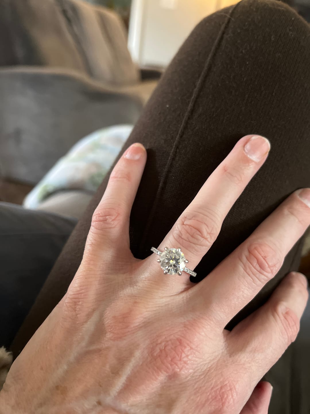Customer photo review of Rodiffy Moissanite 2.0 Ct ～4.0 Ct Round Cut 6 Prong Promise Rings For Women