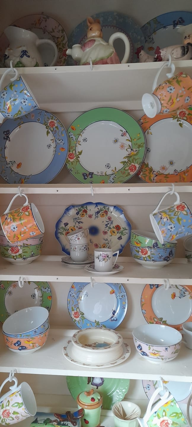 Customer photo review of Aynsley Cottage Garden Windsor Mugs Set
