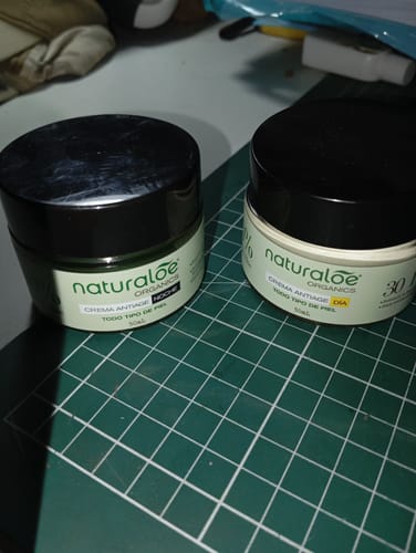 Customer photo review of Set Antiage Crema día SPF30 + Crema/Gel Noche