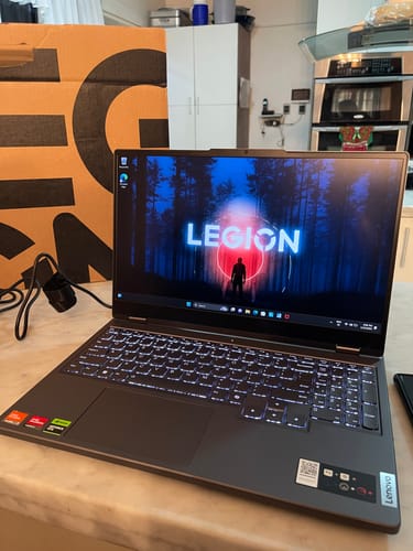 Customer photo review of Laptop Lenovo Legion 5 15APH9, AMD Ryzen 7 7840HS, 32GB RAM, 512GB SSD, NVIDIA RTX 4060, 15.6" FHD 144Hz, Storm Grey