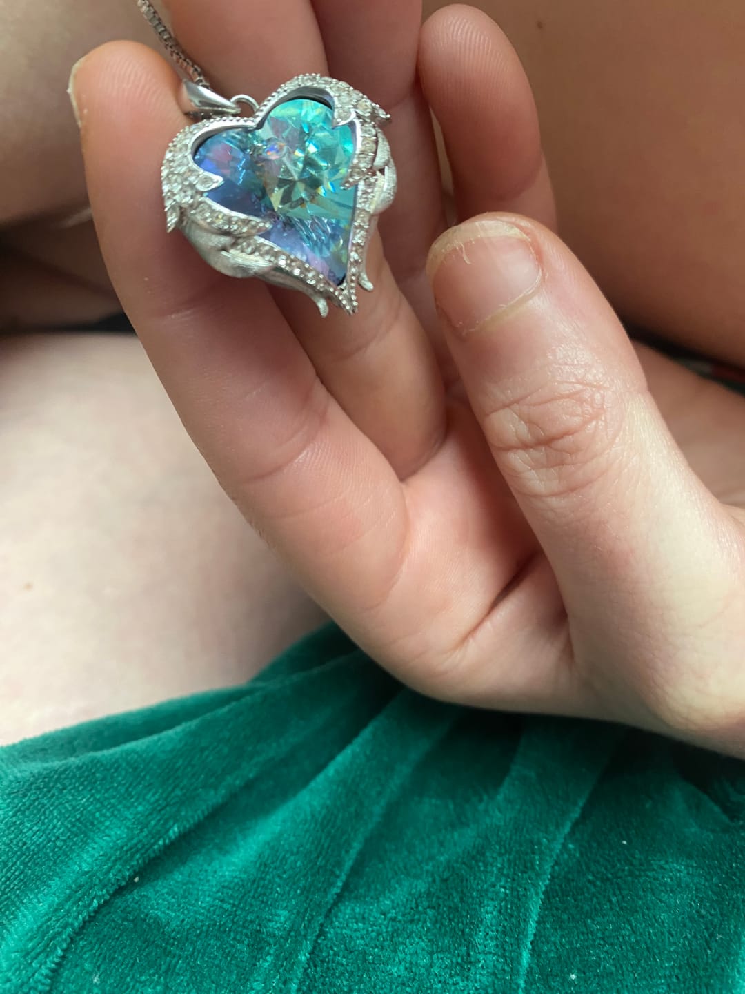 Customer photo review of Engelsflügel Swarovski® Halskette | Dein Schutzengel für unterwegs