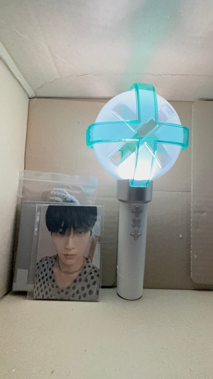 Customer photo review of TXT - OFFICIAL LIGHT STICK VER.2