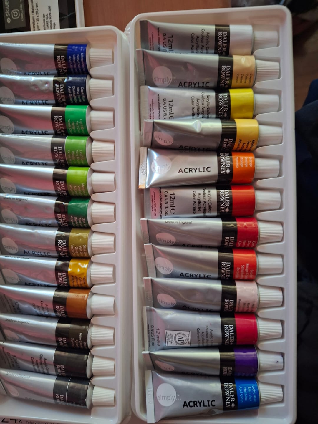 Customer photo review of Daler Rowney Simply - Set 24 Acrílicos 12 ml