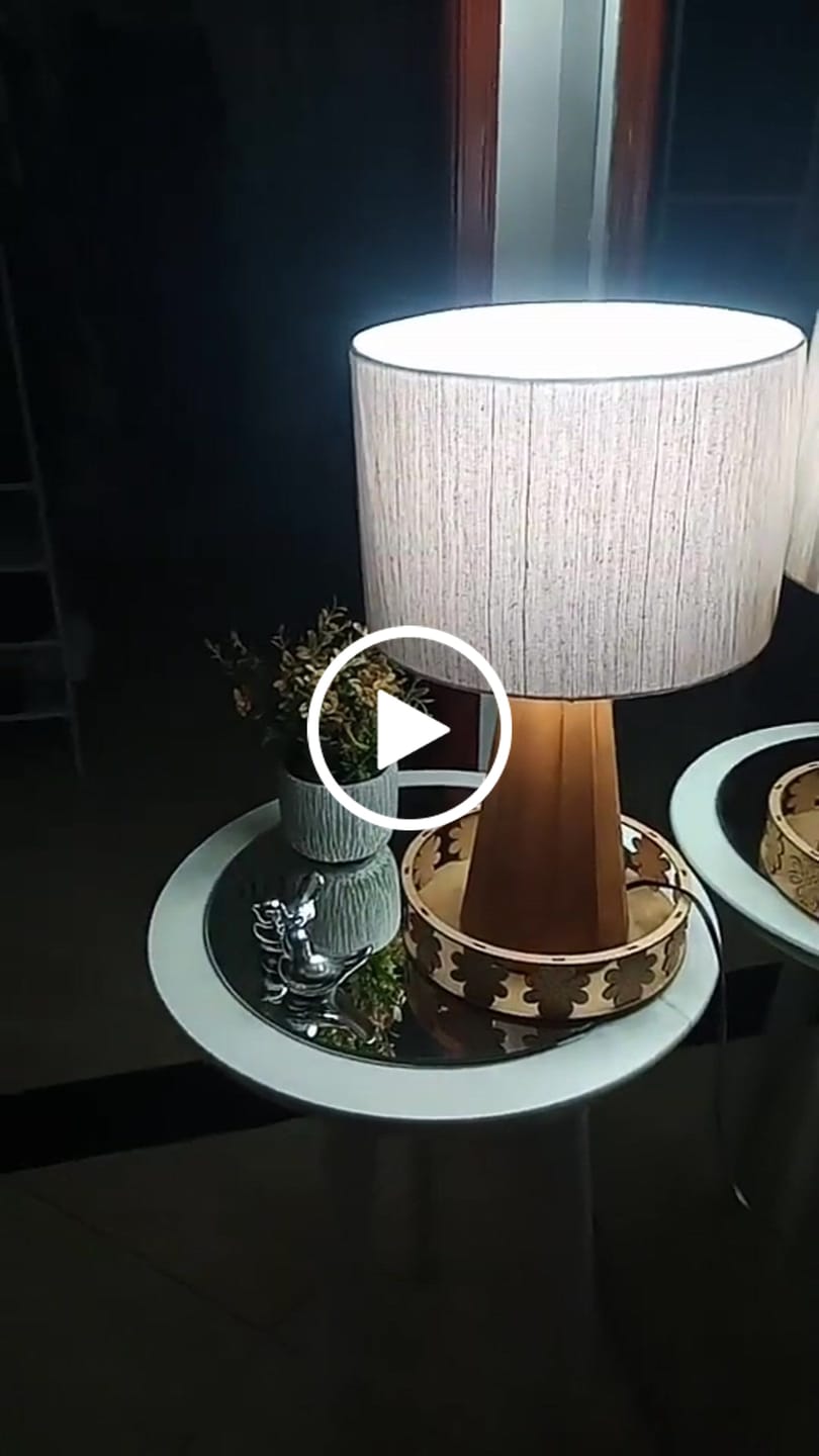 Customer video review of Abajur de Mesa Wooden Cúpula de Linho