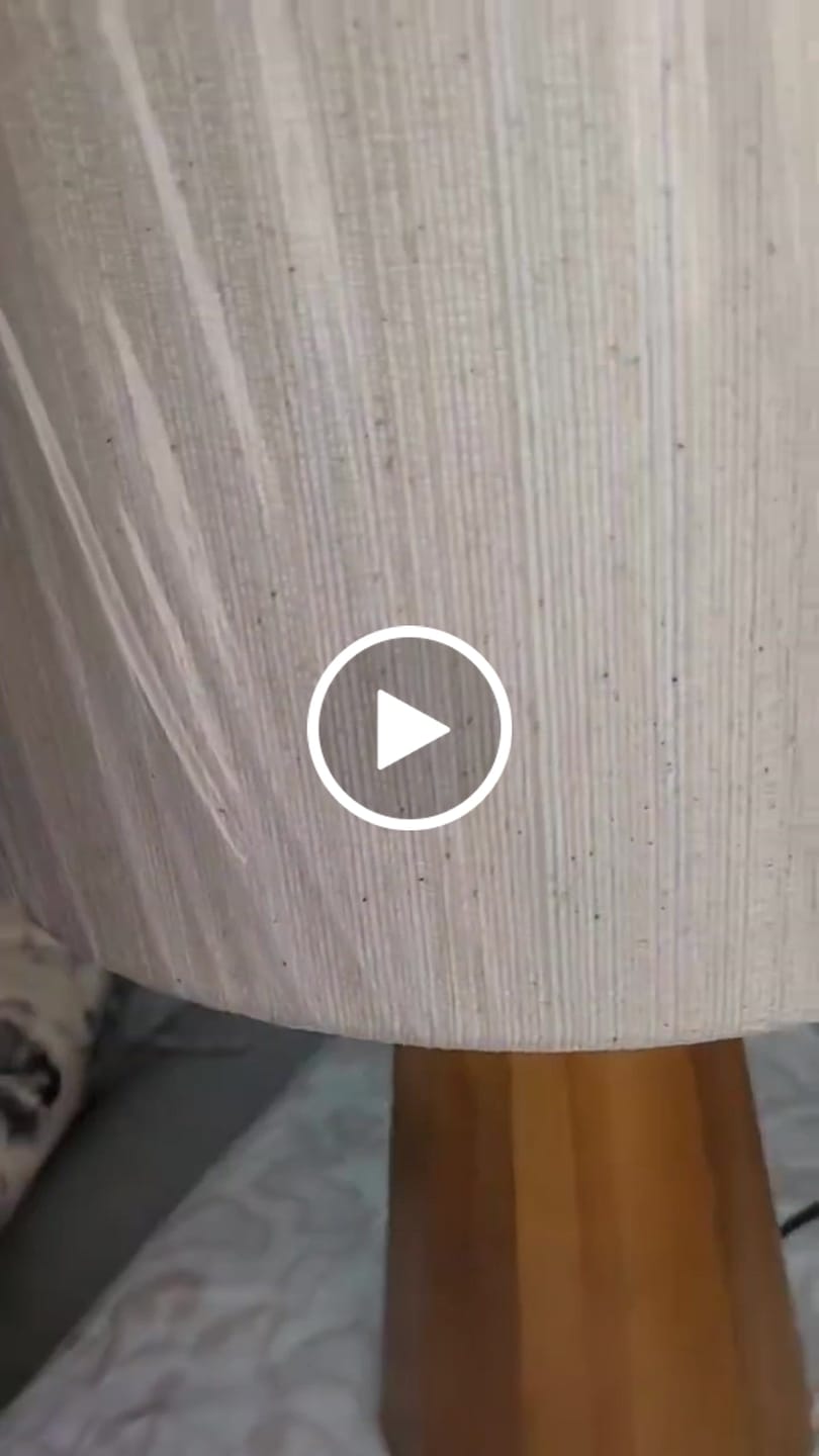 Customer video review of Abajur de Mesa Wooden Cúpula de Linho
