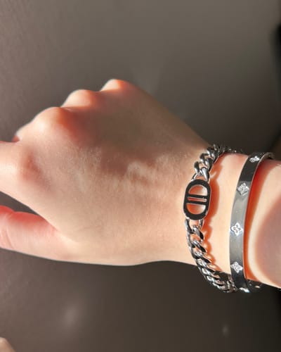 Customer photo review of Clover Stone Armreif | 18K vergoldet