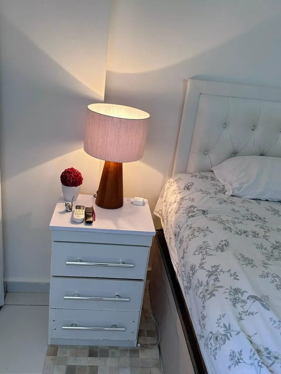 Customer photo review of Abajur de Mesa Wooden Cúpula de Linho