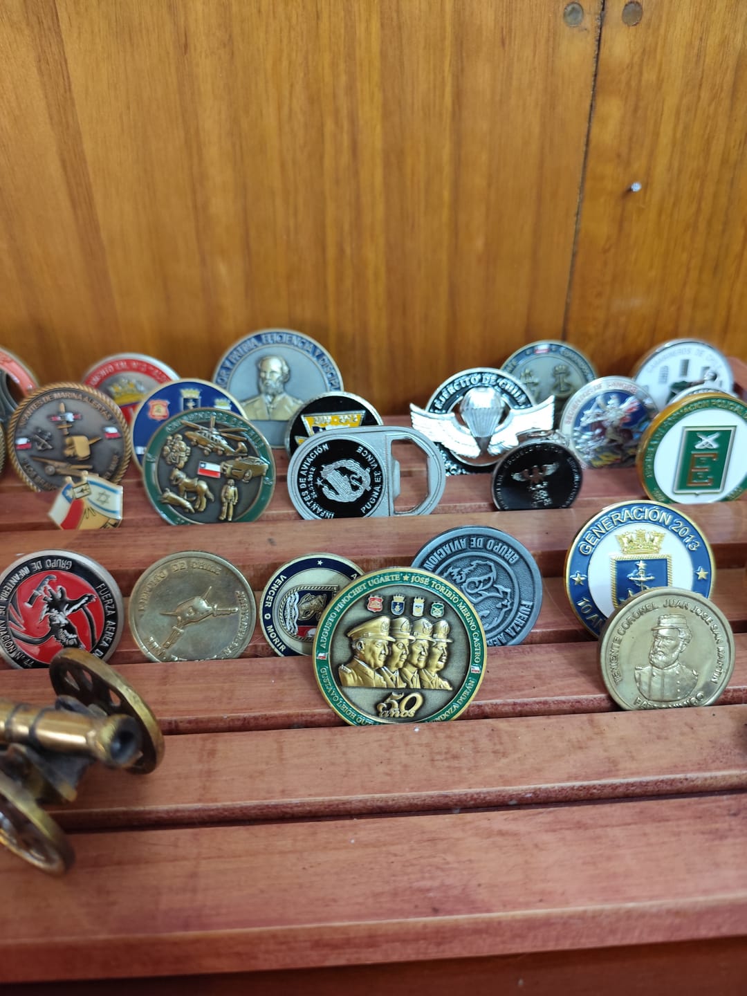 Customer photo review of MONEDA CONMEMORACIÓN 50 AÑOS MODELO EN COLOR VERDE