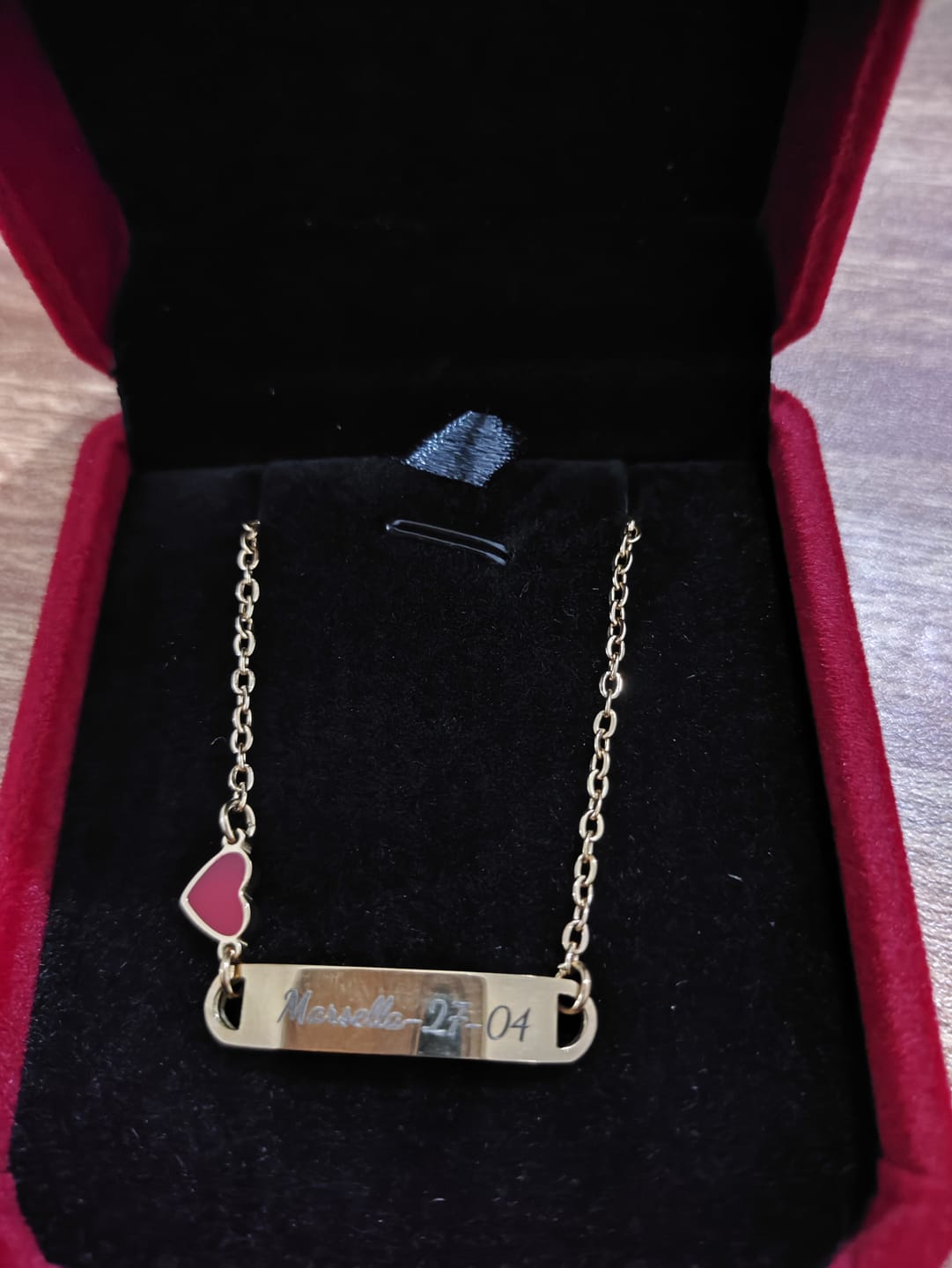 Customer photo review of Cajita de Regalo Red Wine para Anillo y Collar
