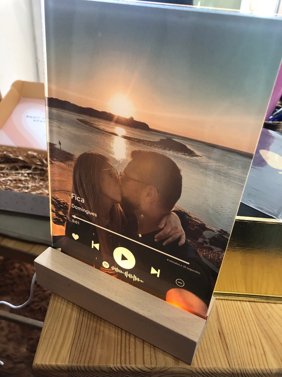 Customer photo review of Lâmpada Spotify Player Personalizável c/ Fotografia Completa