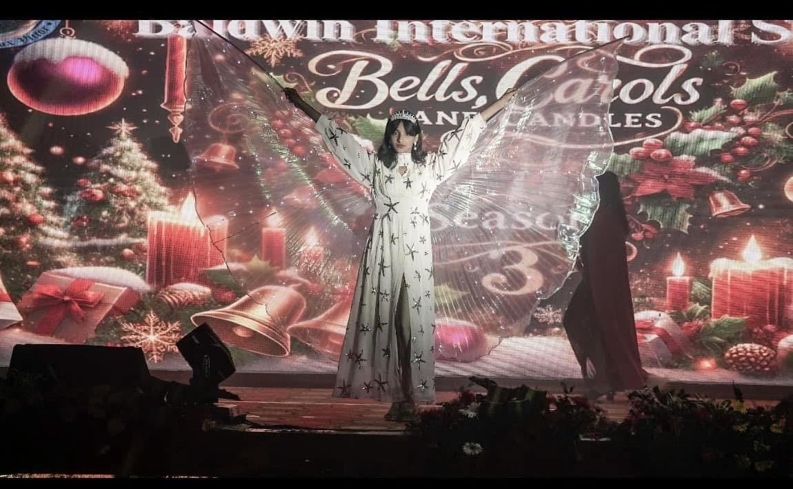 Customer photo review of LED Isis Wings Glow Light Up Russian Belly Dance Costumes with Sticks Performance Clothing Carnival Halloween