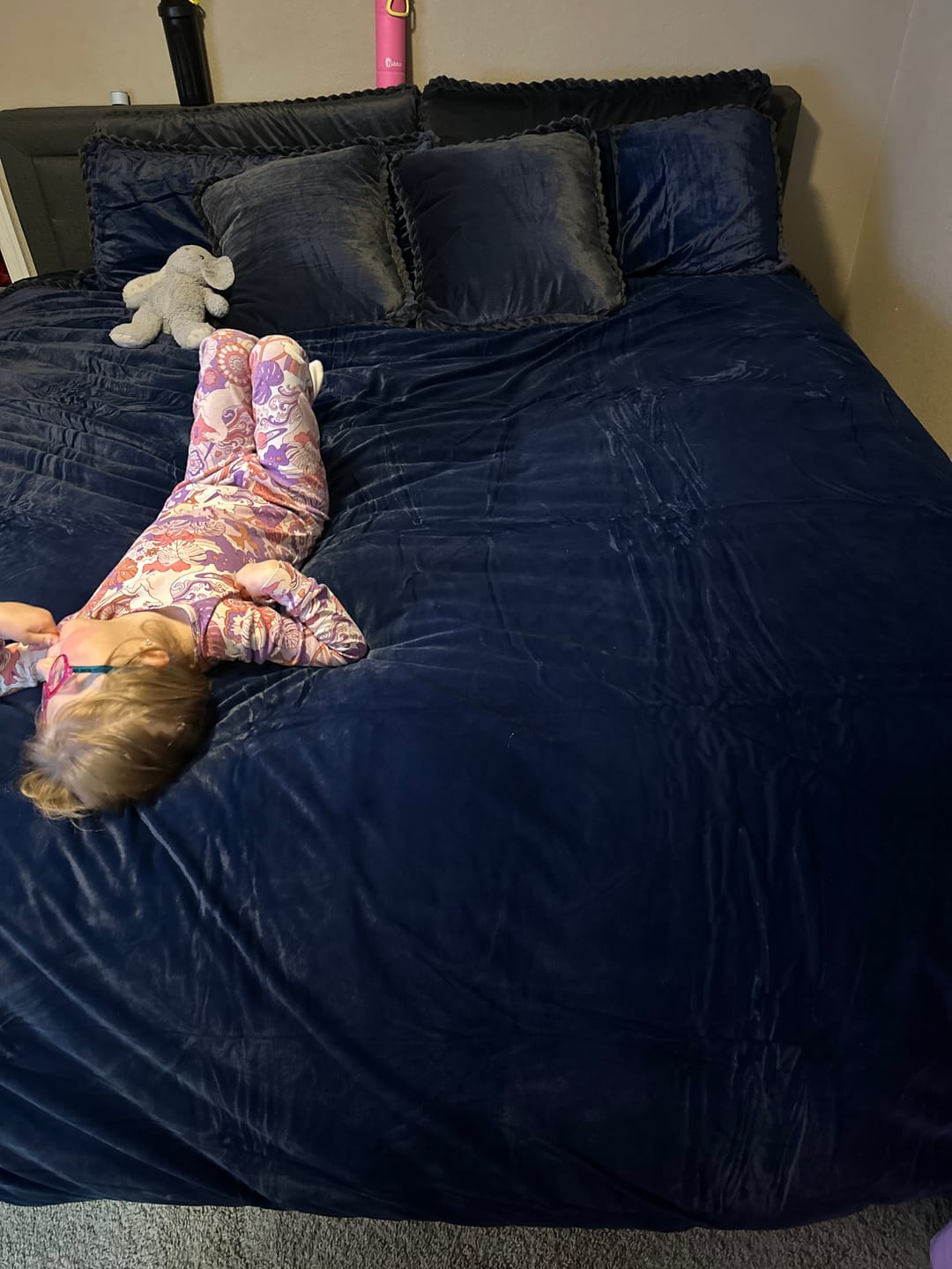 Customer photo review of Amorgos Fine Velvet Bedding Set