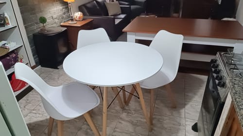 Customer photo review of Juego De Comedor Eames Mesa Redonda + 4 Sillas Acolchonadas
