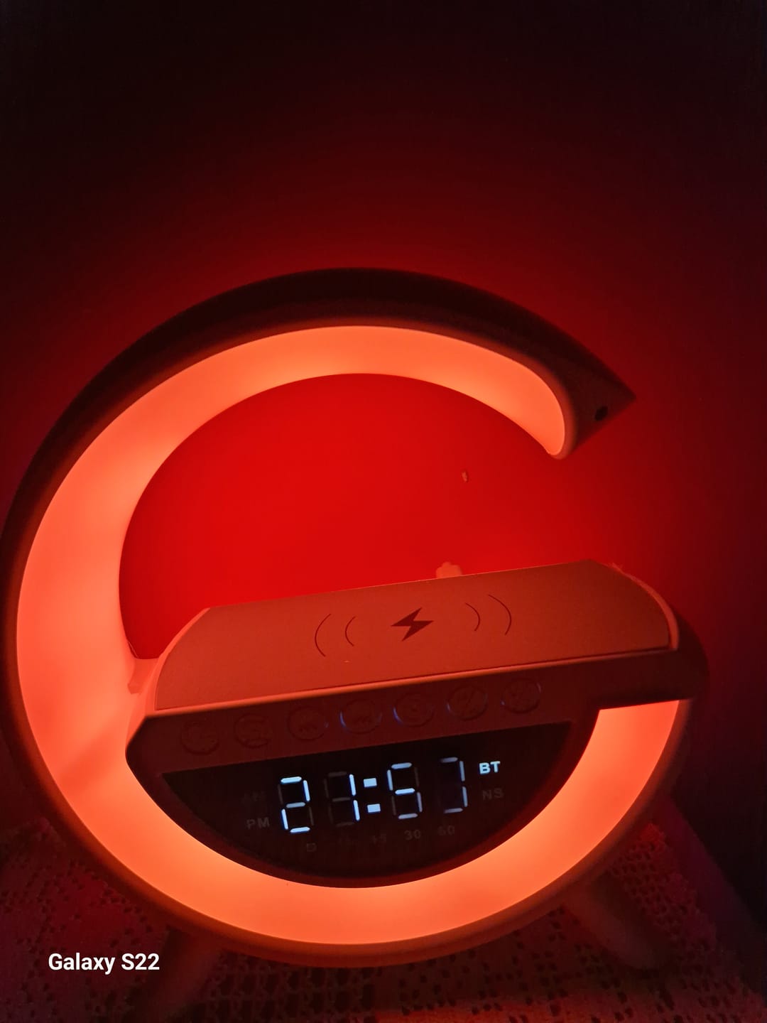 Customer photo review of Cassa musica bluetooth, caricabatterie cellulare wireless, Orologio e sveglia