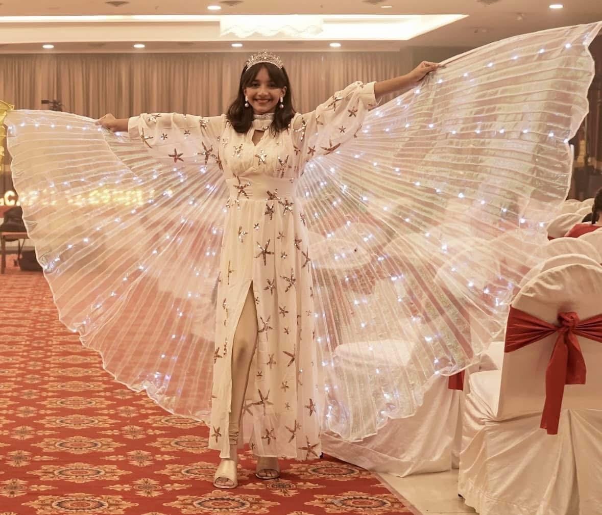 Customer photo review of LED Isis Wings Glow Light Up Russian Belly Dance Costumes with Sticks Performance Clothing Carnival Halloween