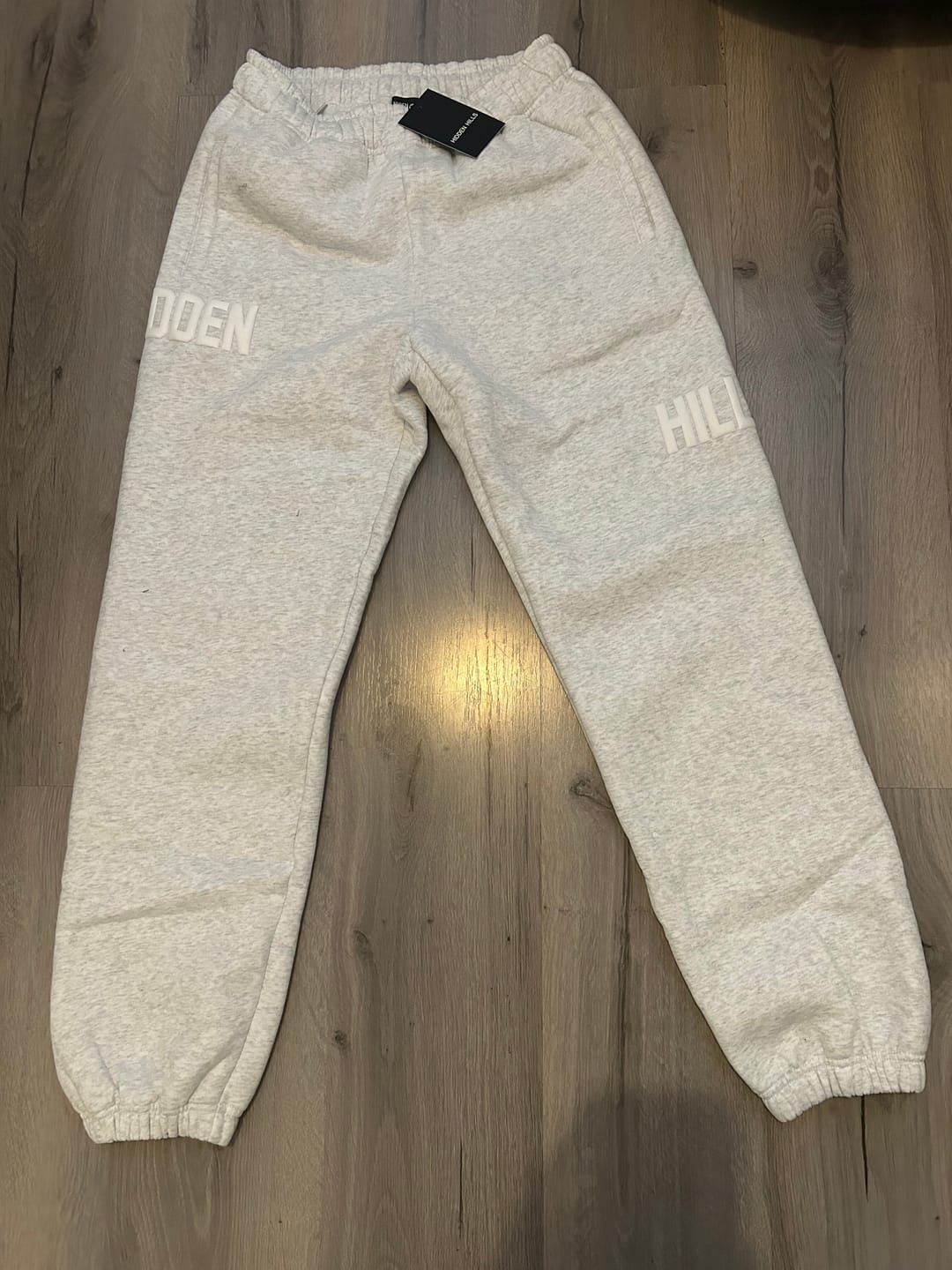 Avis client avec photo sur le PANTALON DE SPORT « GATED COMMUNITY » GRIS CLAIR