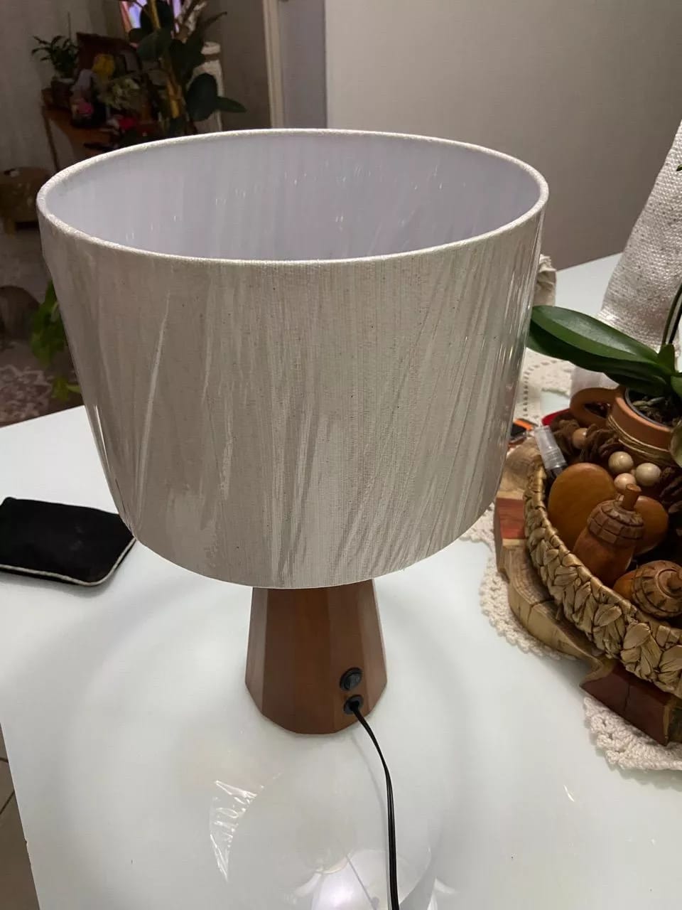 Customer photo review of Abajur de Mesa Wooden Cúpula de Linho