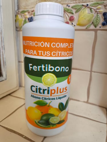 Customer photo review of Fertibono CitriPlus: Abono Cítricos, (1L), Rico en Hierro, Zinc, Magnesio, NPK y Mat.Orgánica – Abono Plantas con Extractos Vegetales, Ecológico, Residuo Cero.