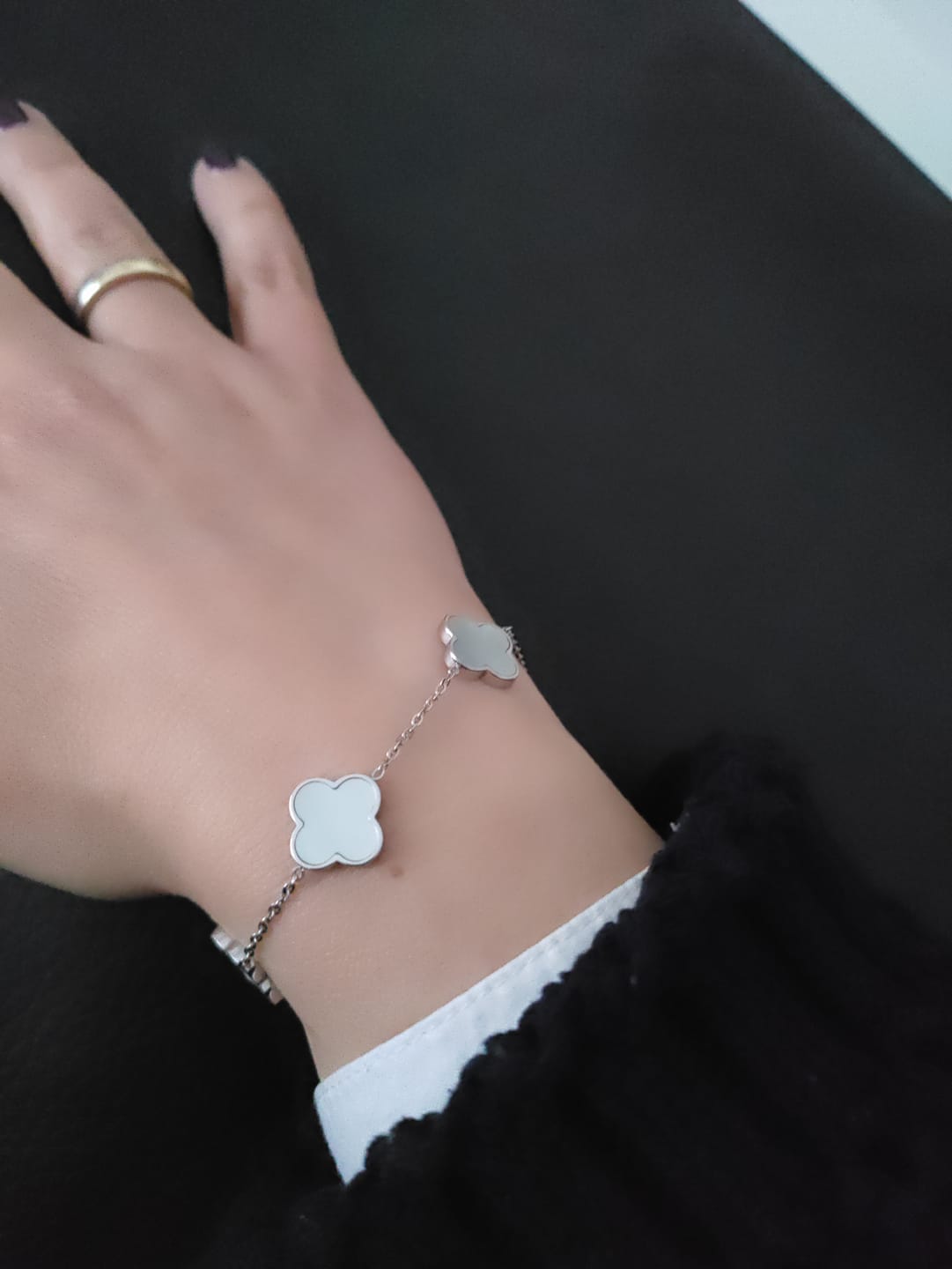 Customer photo review of Clover Perlmutt Armband | 18K vergoldet