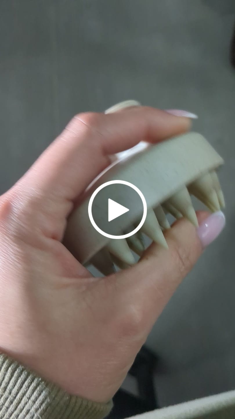 Customer video review of Brosse stimulante cuir chevelu