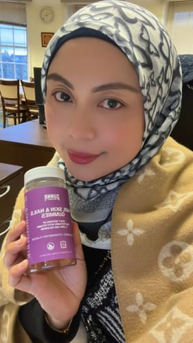 Customer photo review of Hair, Skin & Nails Gummies
