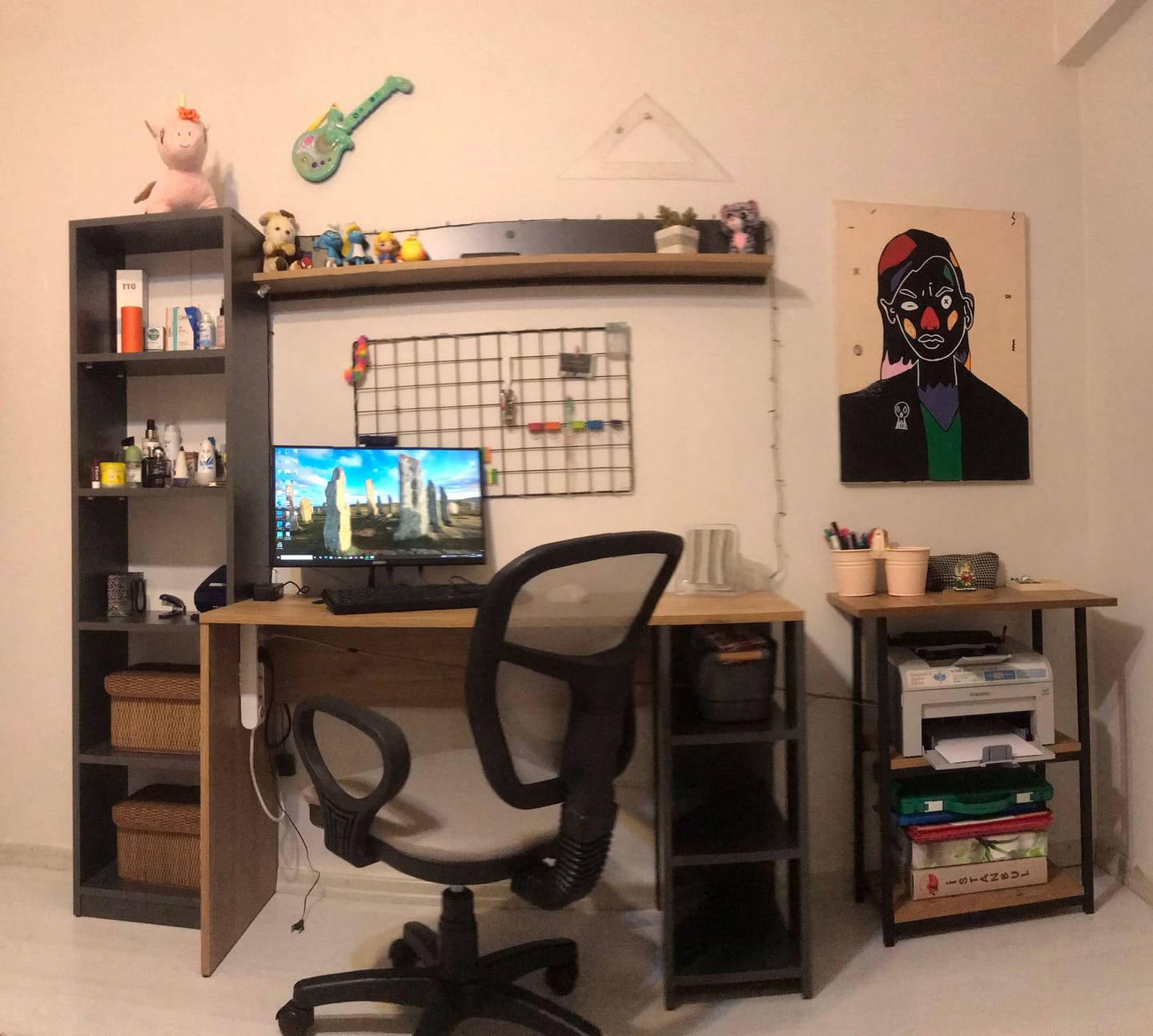 Customer photo review of Rani HA125 Kitaplıklı Raflı Çalışma Ofis Bilgisayar Masası Antrasit - Sepet Ceviz
