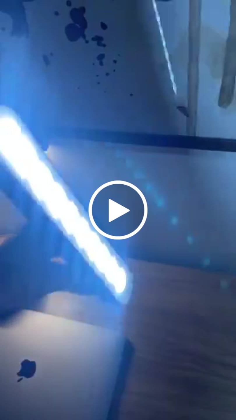 Customer video review of Luminária LED Touch Sem Fio Aura Lux Madeira