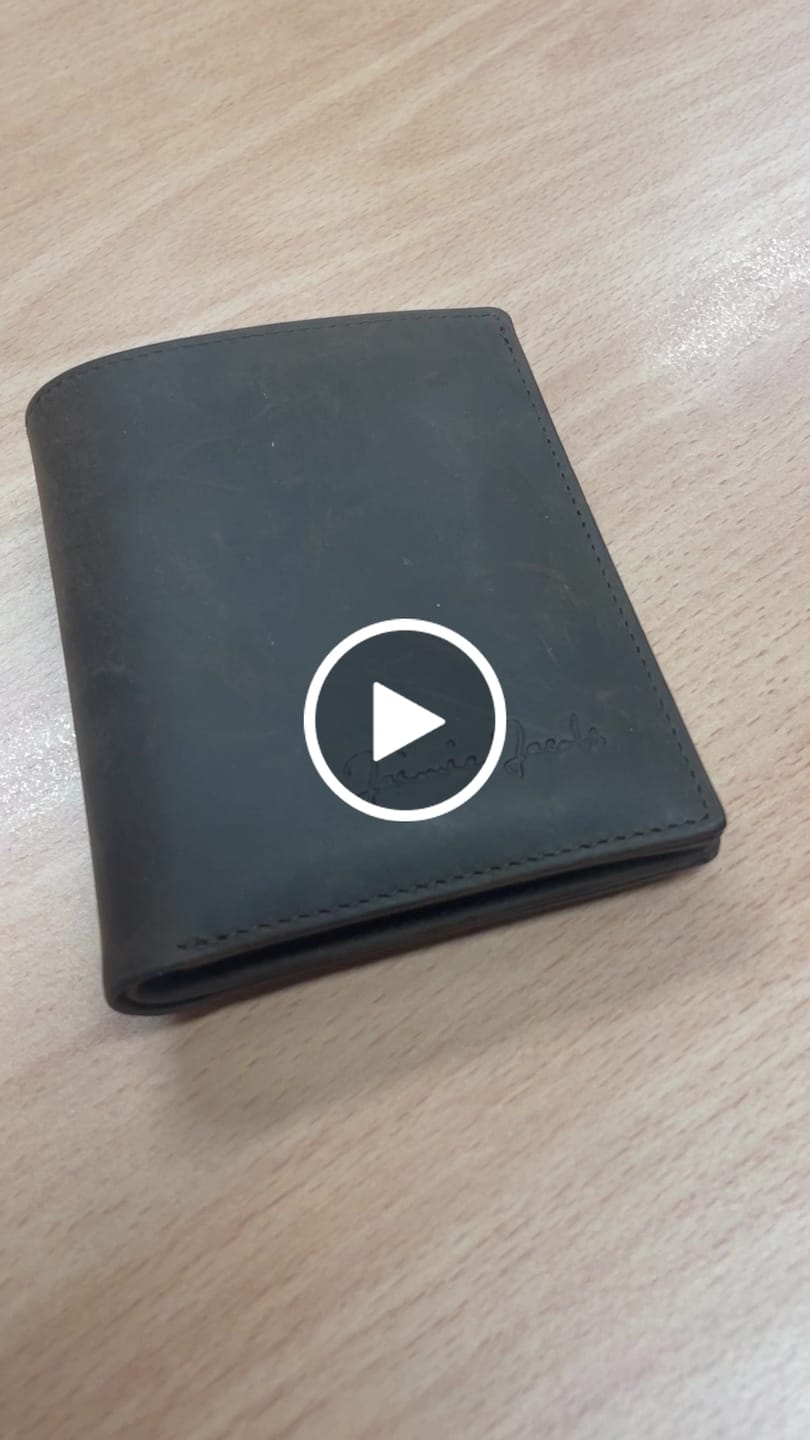 Customer video review of Slimstar - slim wallet with small coin pocket