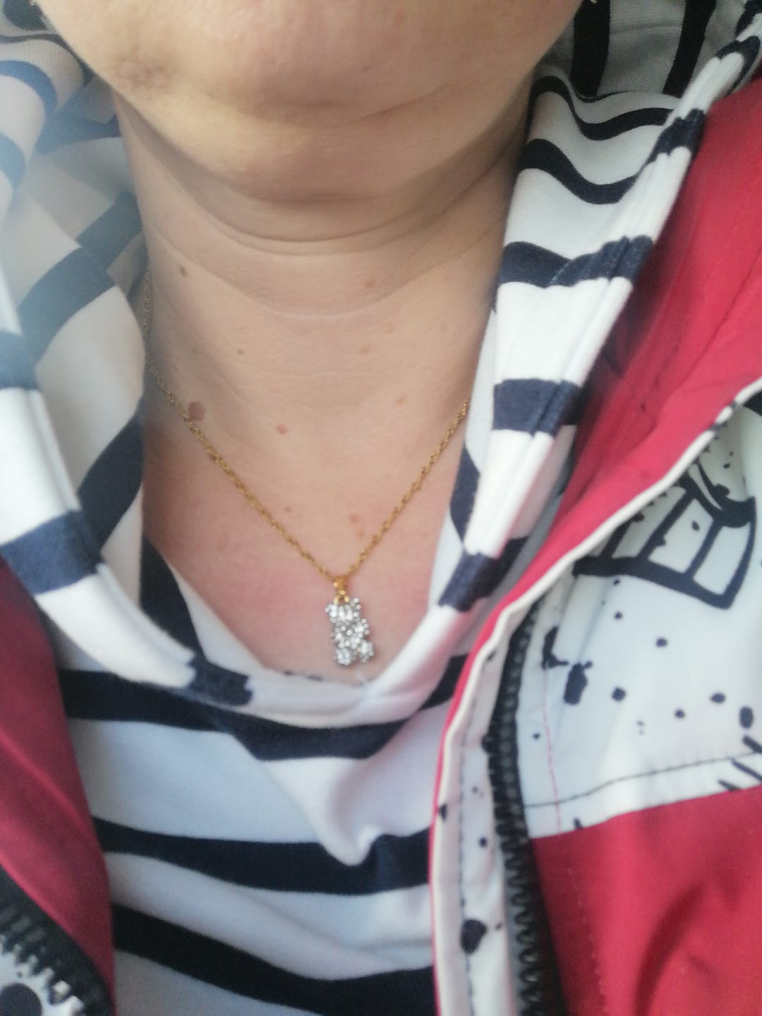 Customer photo review of Cute Elegant Bear Kette 14K Vergoldet