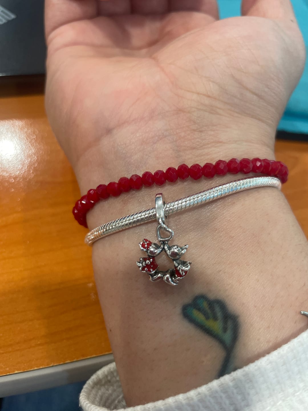 Customer photo review of Charm Pareja de Mickey & Minnie