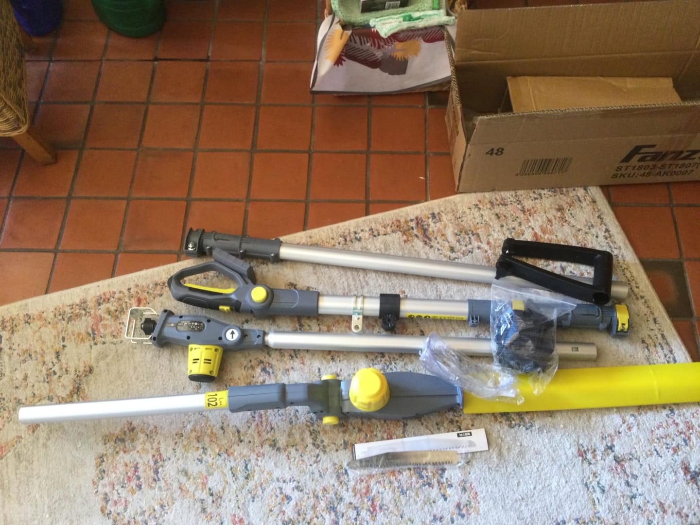 Customer photo review of FANZTOOL 20V Akku 2-in-1 Hochentaster/teleskop Heckenschere mit 2Ah Akku & Ladegerät, Reichweite bis 5 m