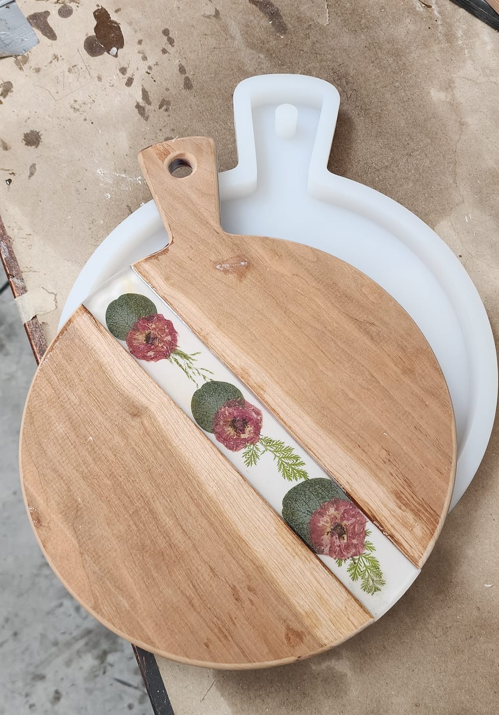 Customer photo review of 15.7x12" Small Round Charcuterie Board With Handle Acrylic Router Template