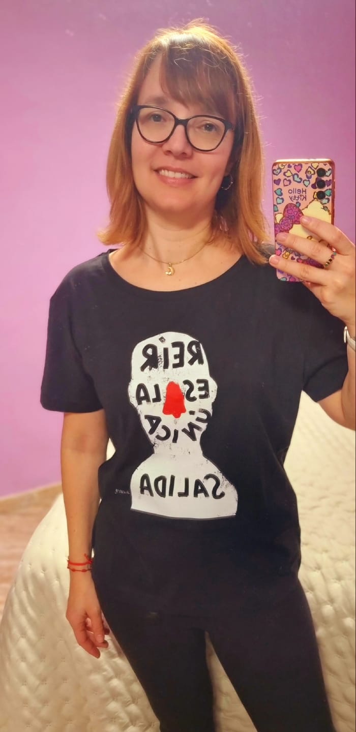 Customer photo review of Camiseta "Reír es la única salida"