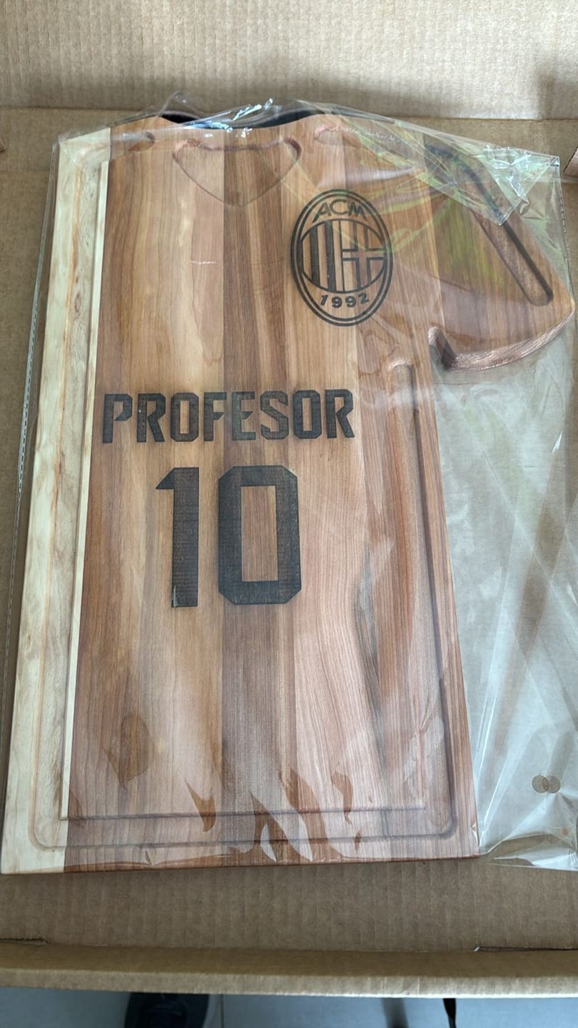 Customer photo review of Tabla Futbol Personalizada