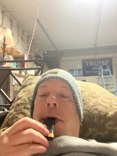 Customer photo review of THC Vape Pen - Raspberry Lemonade [Hybrid] - 1,000mg CBD, 50mg CBG, 5mg D9