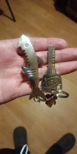 Customer photo review of PORTE-CLÉ REQUIN DÉCAPSULEUR