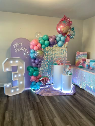 Customer photo review of Rainbow Blue Shimmer Wall Panels – Easy Setup Wedding/Event/Theme Party Decorations