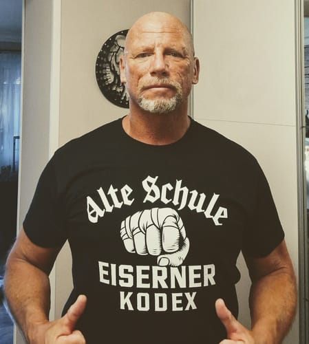 Customer photo review of Alte Schule / Eiserner Kodex - T-Shirt