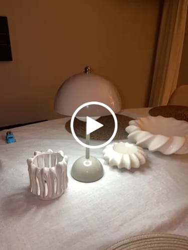 Customer video review of Bordslampa - Svamplampa Flowerbud - Batteridriven 5000 mAH