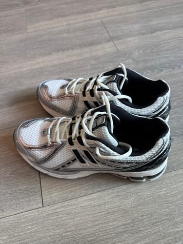 Customer photo review of New Balance 1906R 黑白銀 M1906RER