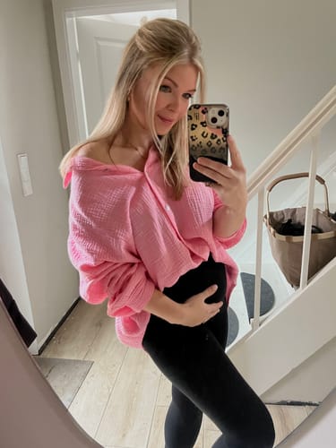 Customer photo review of Midi Waffle Bluse - Bubblegum