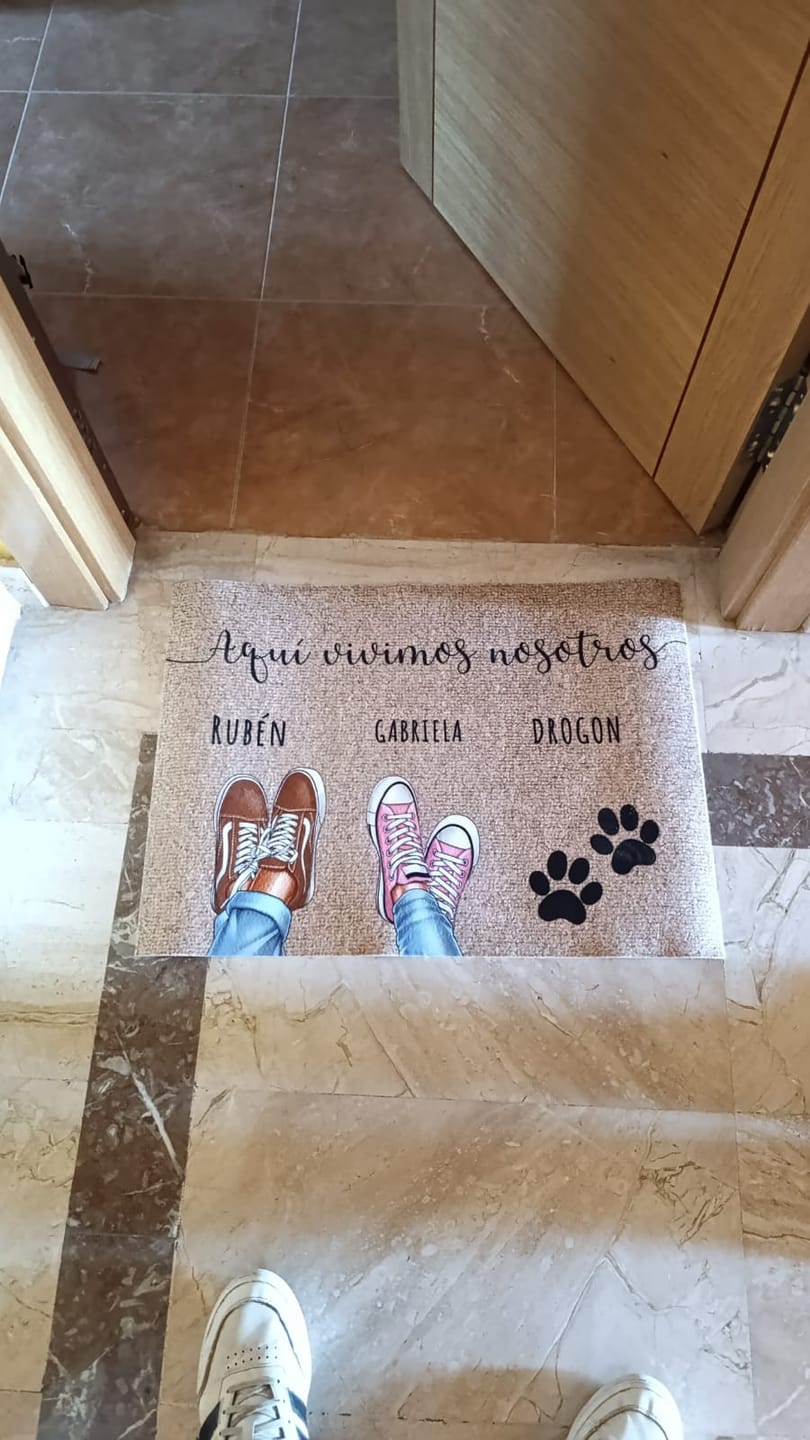 Customer photo review of Zapatos y patas - Felpudo personalizado