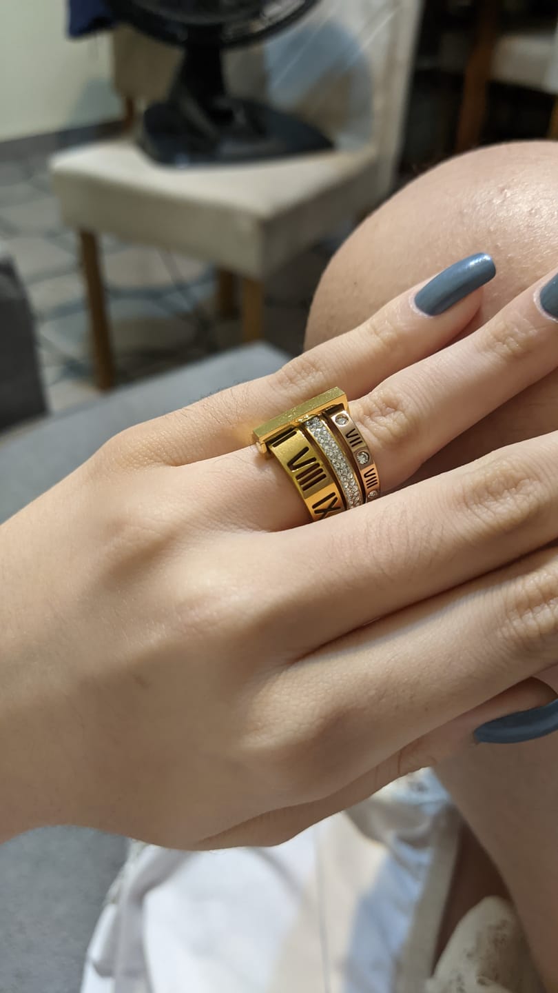 Customer photo review of Anel Triplo Momentos Banhado em Ouro 18k