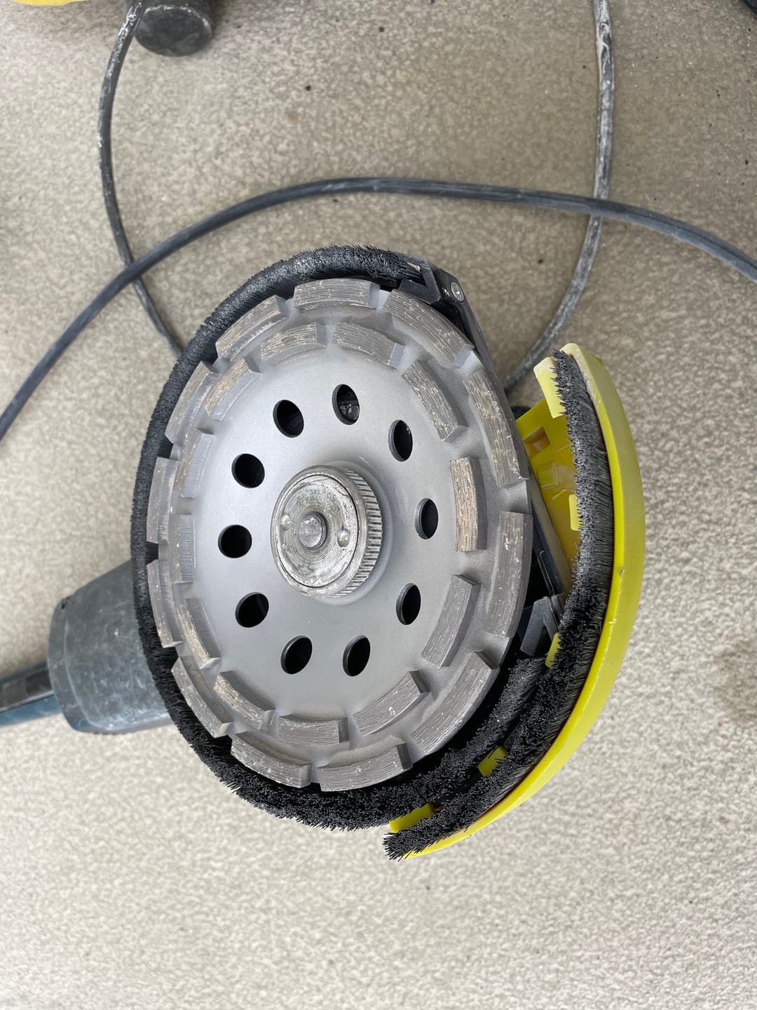 Customer photo review of #4 FANZTOOL Diamantschleiftopf 180 mm + Absaughaube für Winkelschleifer Betonschleifer