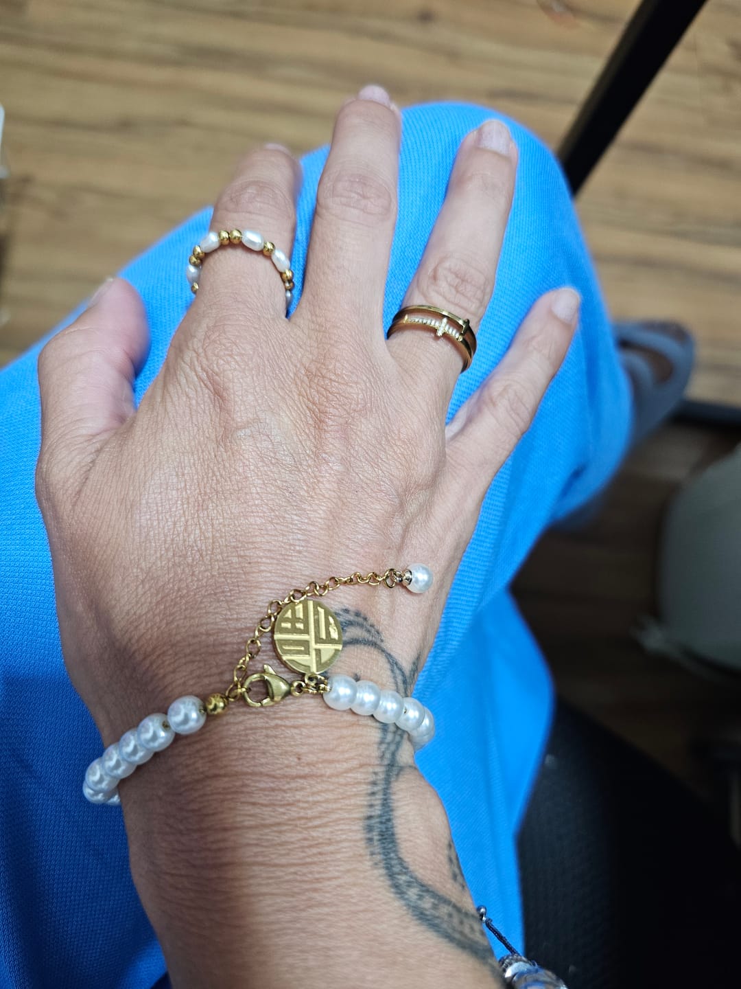 Customer photo review of Pulseira de Pérolas Charm Banhada em Ouro 18K