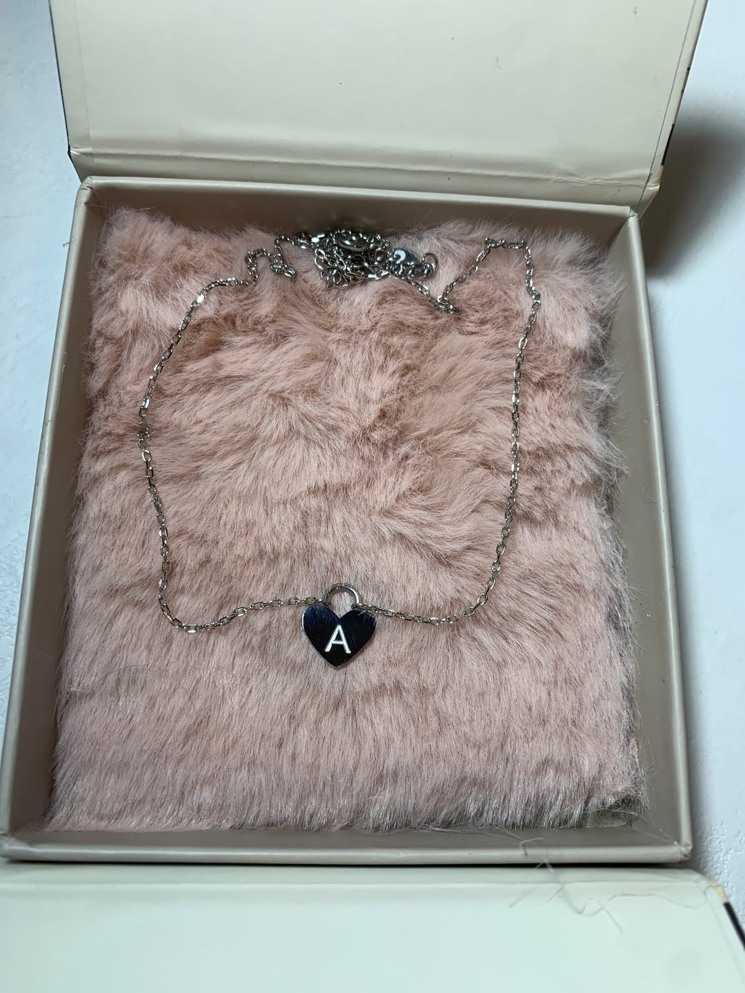 Customer photo review of Collar Inicial Corazón