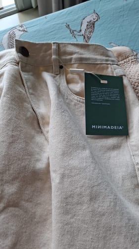 Beatrice T. review of Calça Jeans Reta Araçá Bege image 1 out of 1