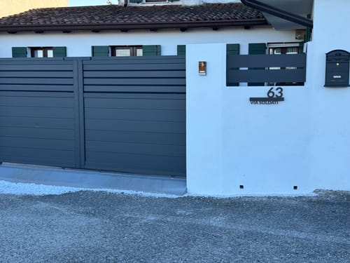 Customer photo review of Numero civico e testo sagomato modello Line 02 Alluminio